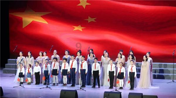 哈铁国旅开行 “大庆铁人号”旅游专列